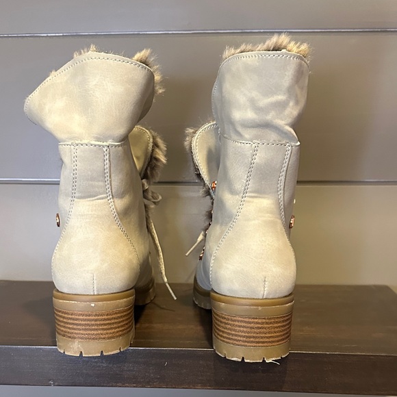 Lugz's Size 7 Women's Faux Fur-Lined Lace-Up Boots - Picture 5 of 8